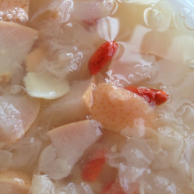 冰糖银耳雪梨汤