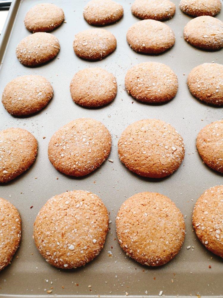 椰蓉酥，超级酥香酥脆，桃酥在旁边都黯然失色了😄消耗椰蓉