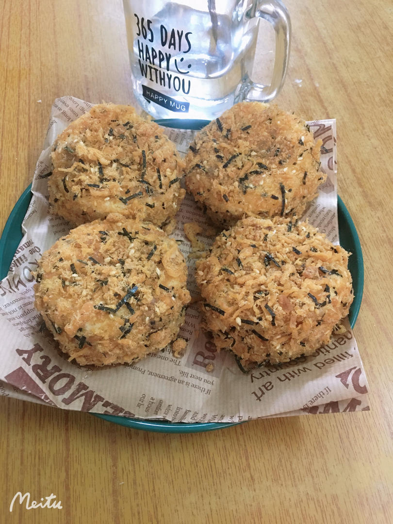 yin忆做的肉松面包卷