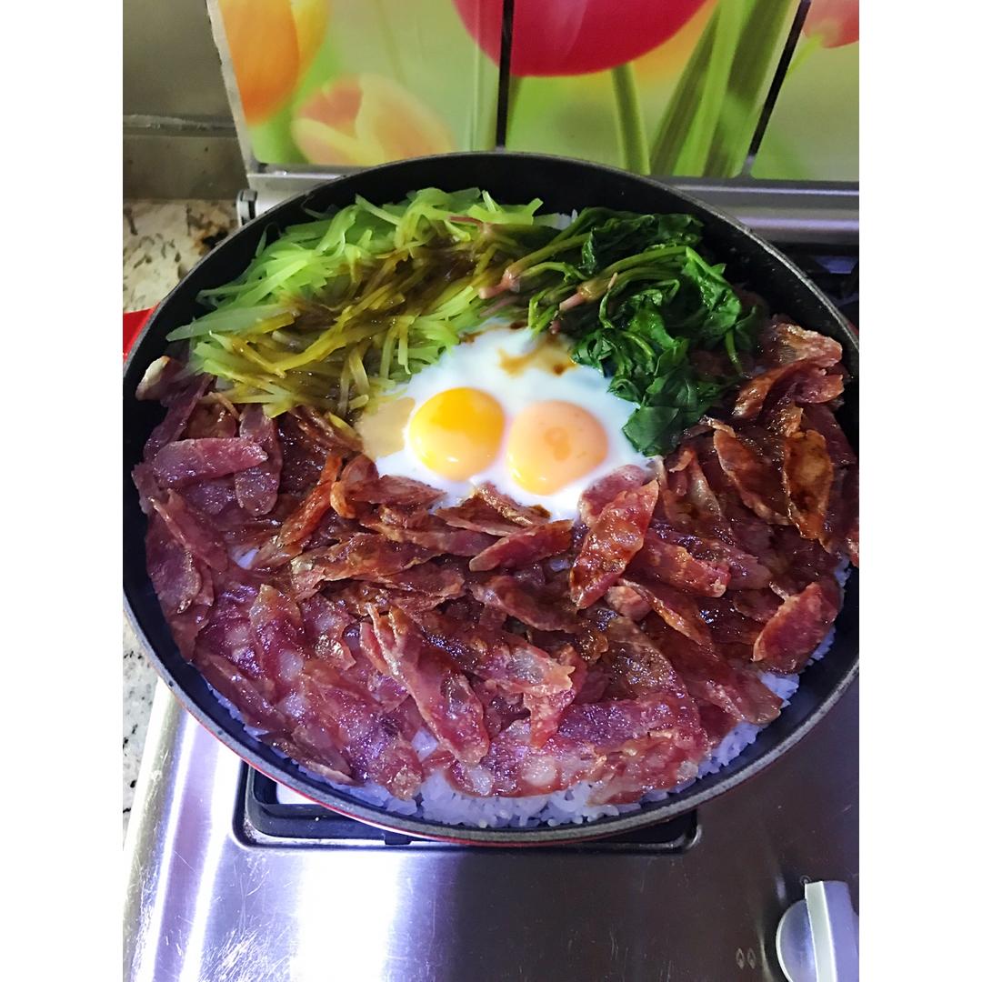 广式腊味煲仔饭
