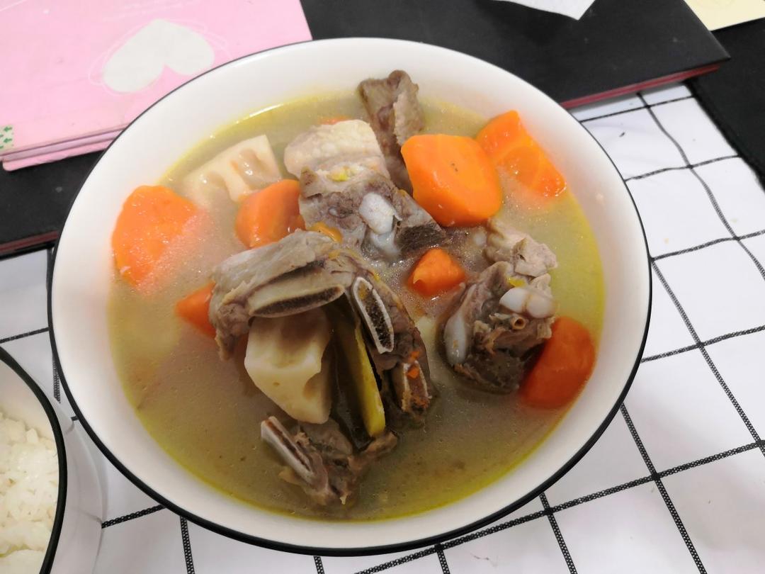 连吃三碗的玉米山药排骨汤