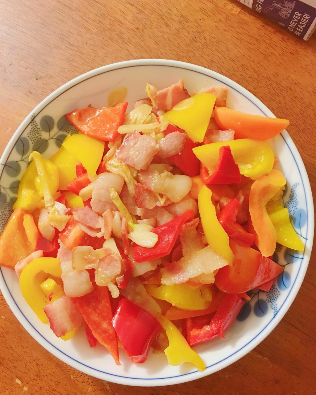 培根炒彩椒