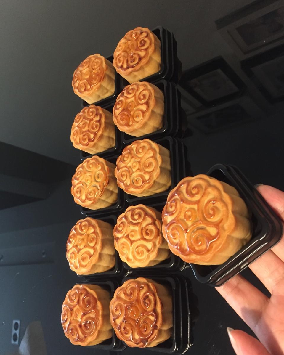 广式月饼—蛋黄莲蓉月饼