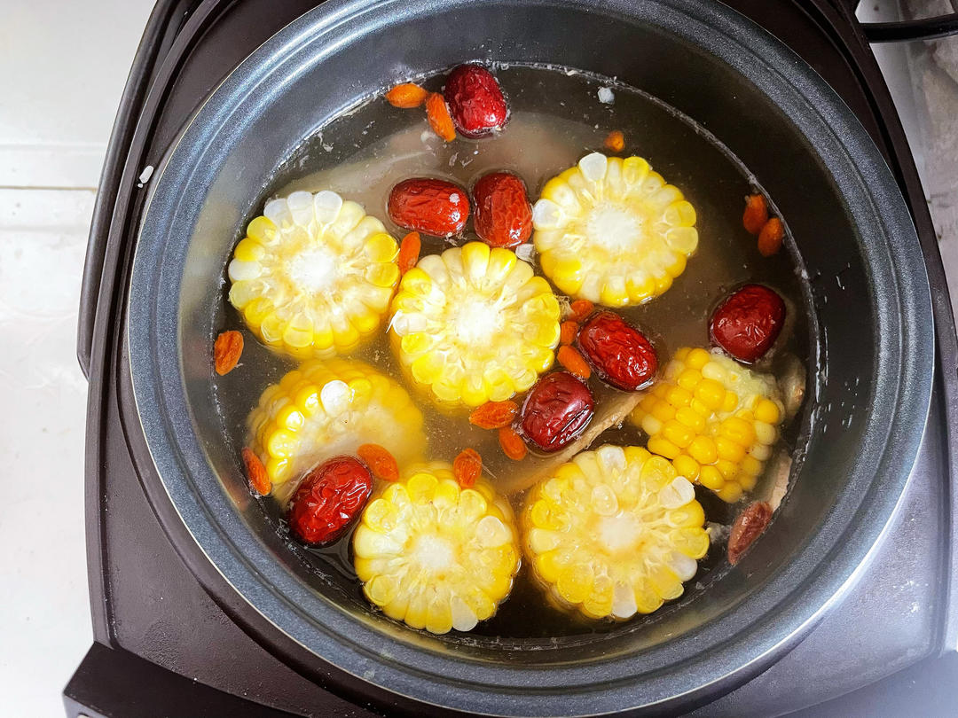 玉米排骨汤与电饭煲超配哦