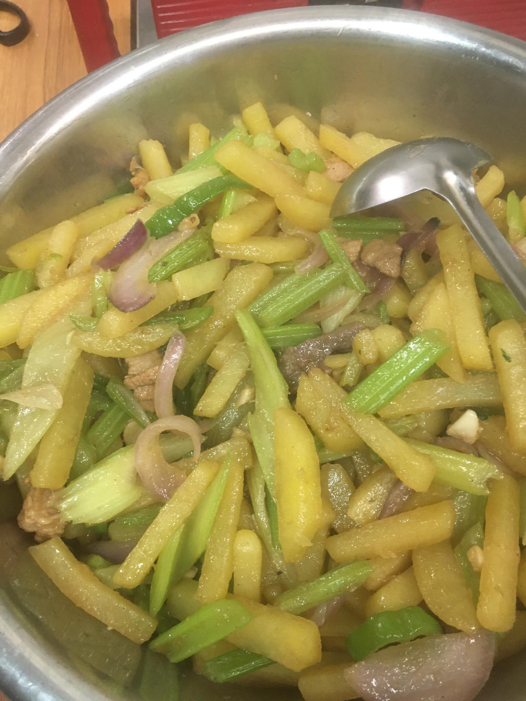芹菜土豆炒肉
