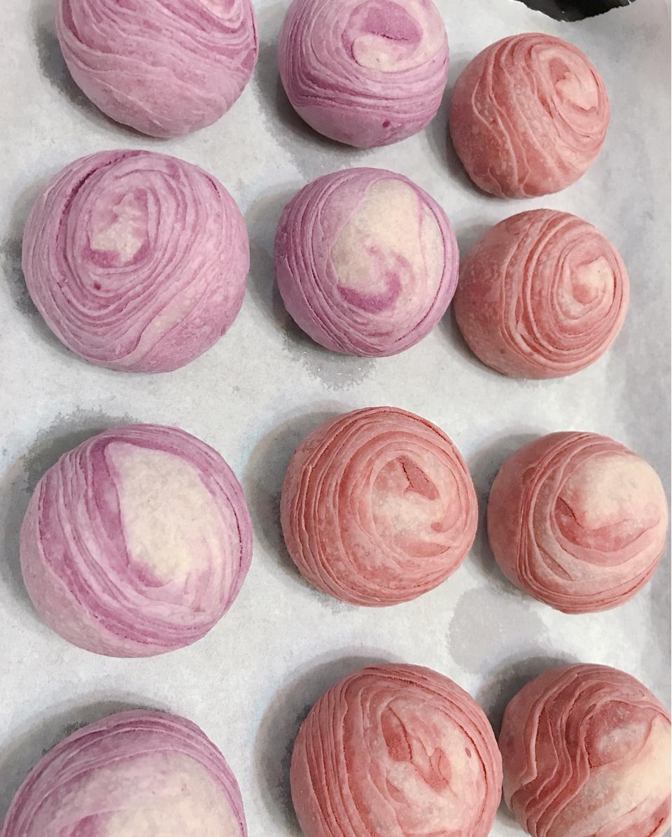 蛋黄酥~紫薯、抹茶、原味~花好月圆，中秋快乐~内附一次做六色蛋黄酥方法~