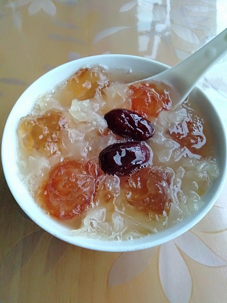 我是明天会更好做的妈妈的一碗银耳羹(高压锅版蔓越莓桃胶皂角米银耳