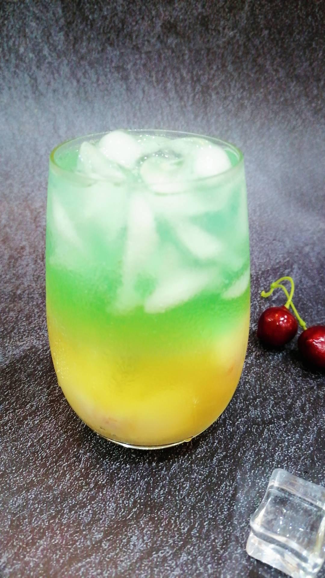 悠然_悠然做的缤纷水果气泡水