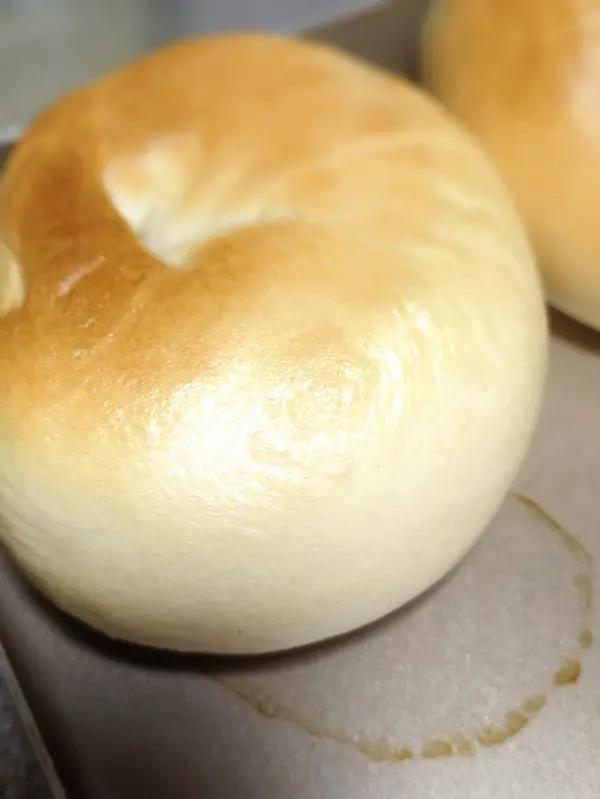 咸蛋黄肉松麻薯贝果、芋泥麻薯贝果