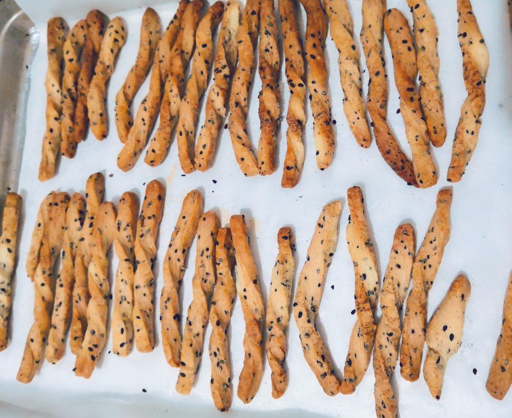 椒盐芝麻咸饼干棒