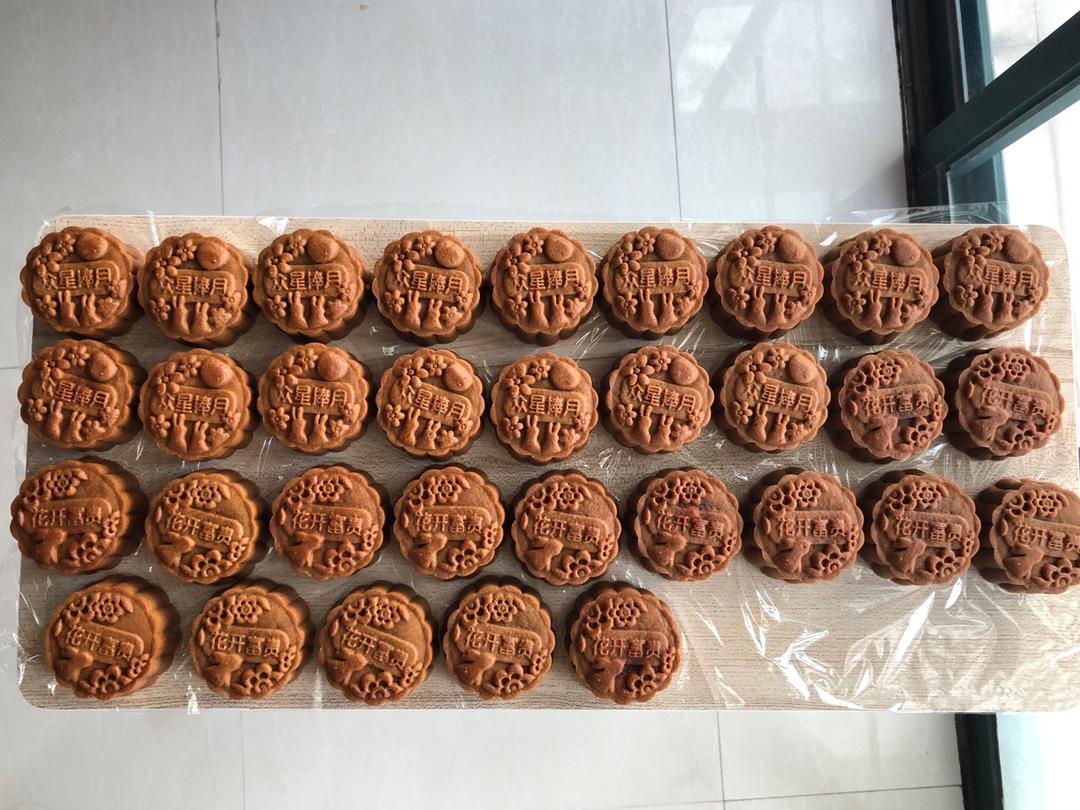 广式月饼—蛋黄莲蓉月饼