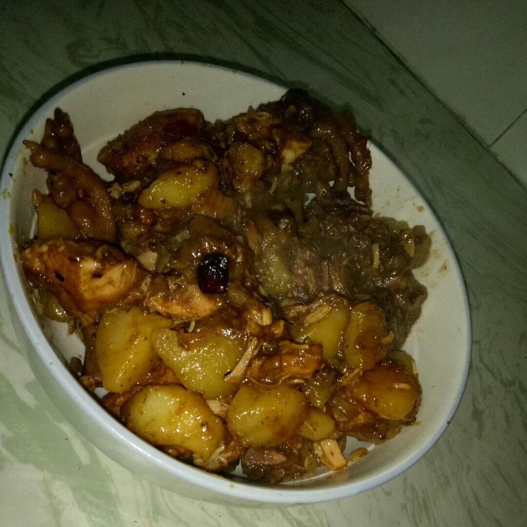 土豆炖鸡块