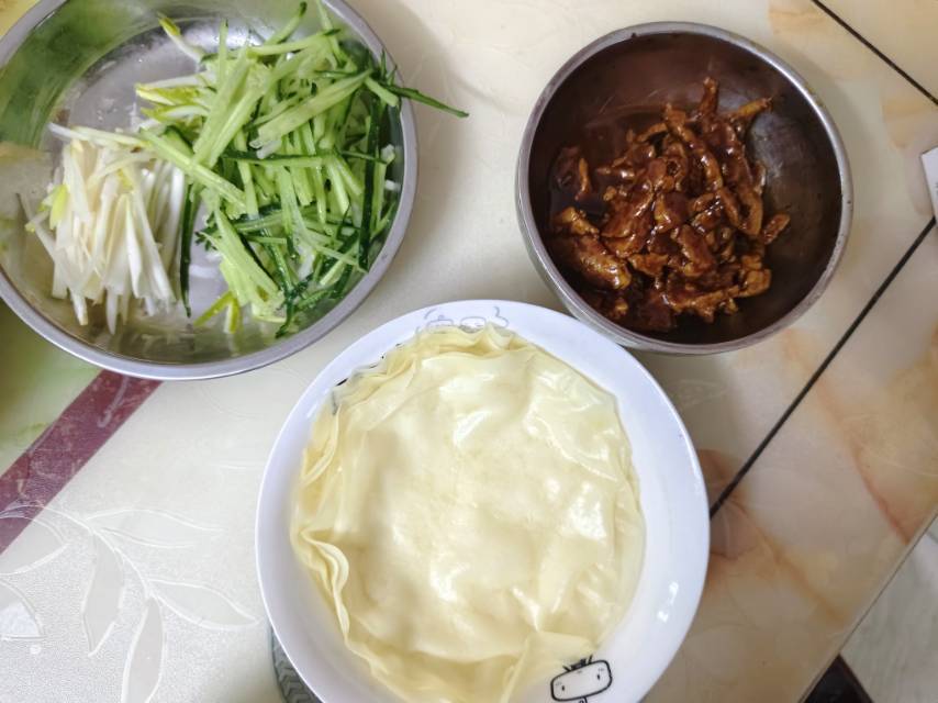 保姆级教程㊙️饺子皮京酱肉丝卷