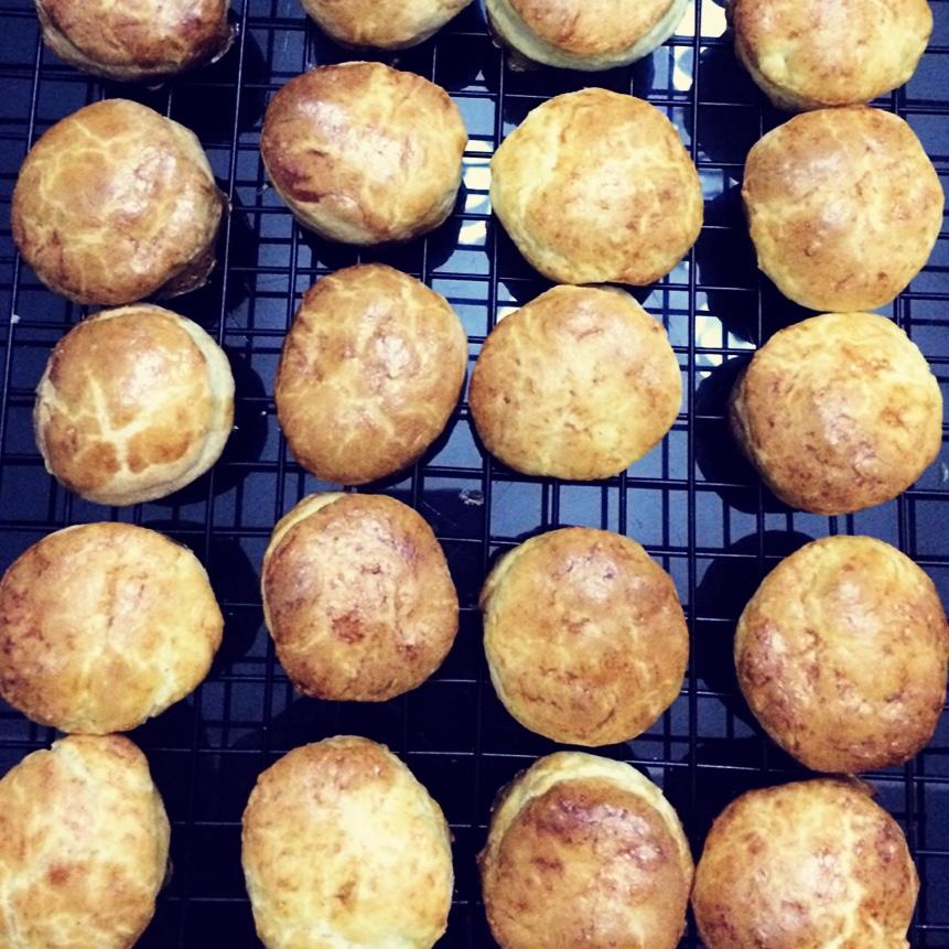 【视频】3分钟 奶油司康Scone(可能是世界上最快手的司康) 消耗淡奶油～