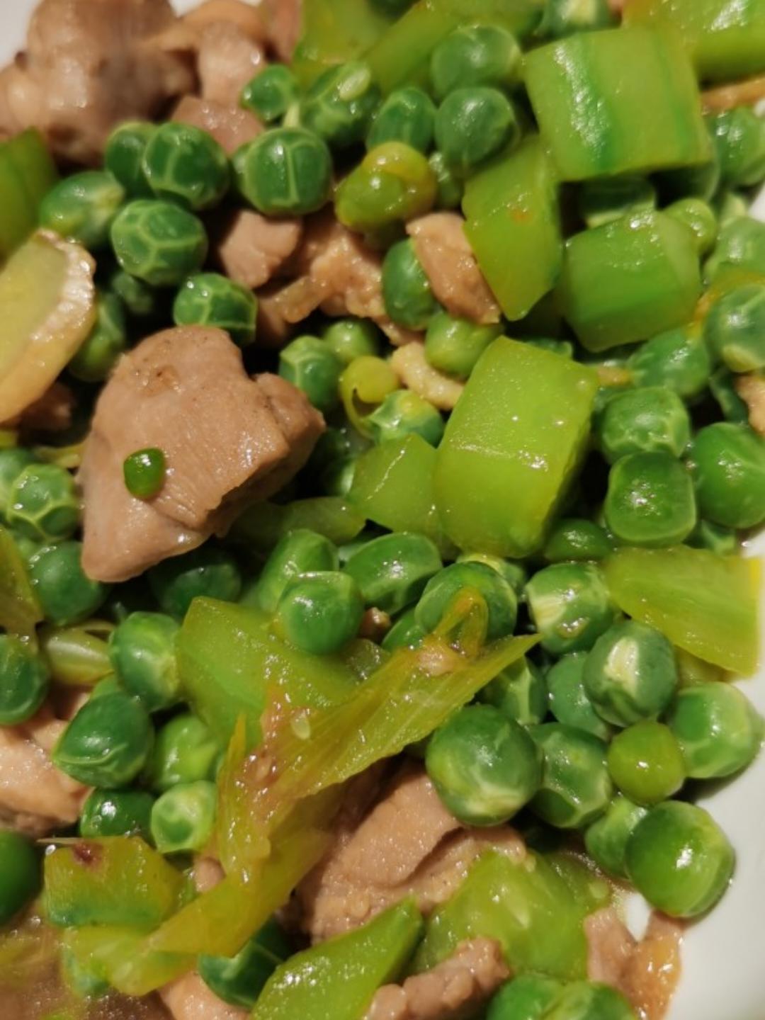 豌豆炒鸡胸肉