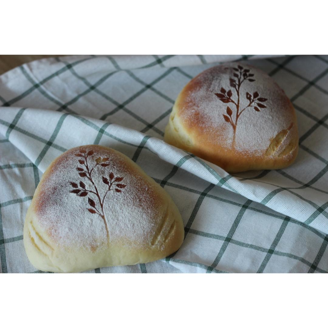 棉花糖和积雨云-牛奶红豆面包