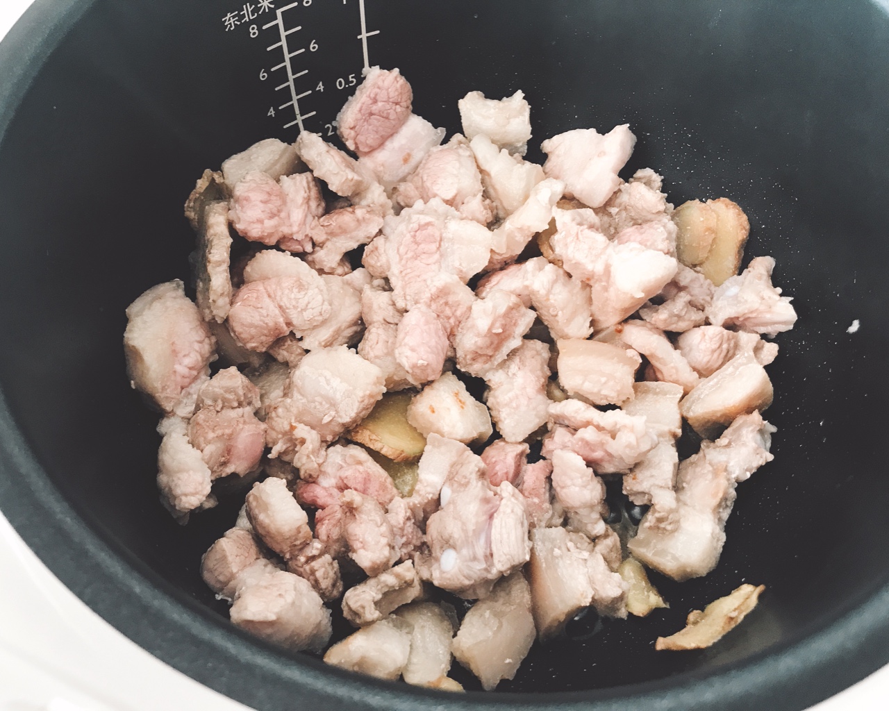 电饭煲无油红烧肉（一个锅就可以煮肉了！）的做法 步骤6