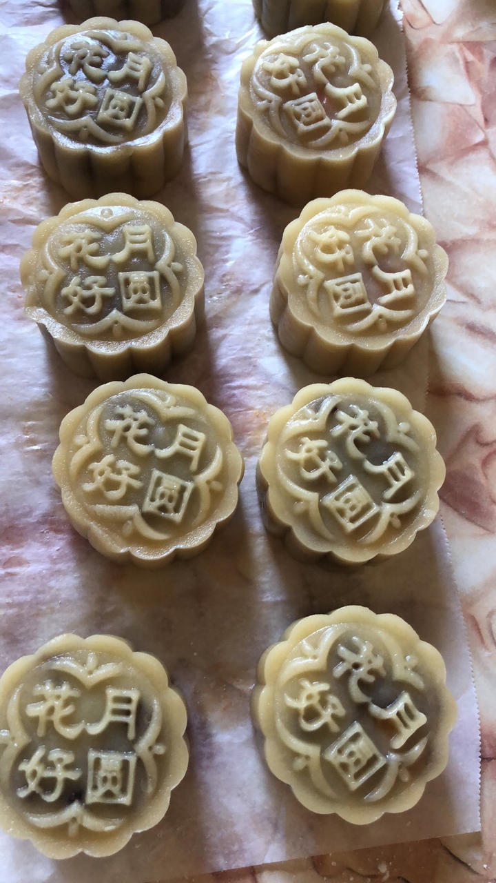 广式月饼—蛋黄莲蓉月饼