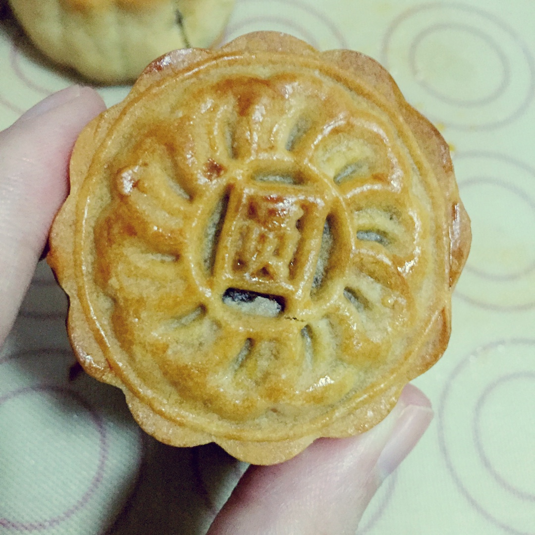 广式月饼—蛋黄莲蓉月饼