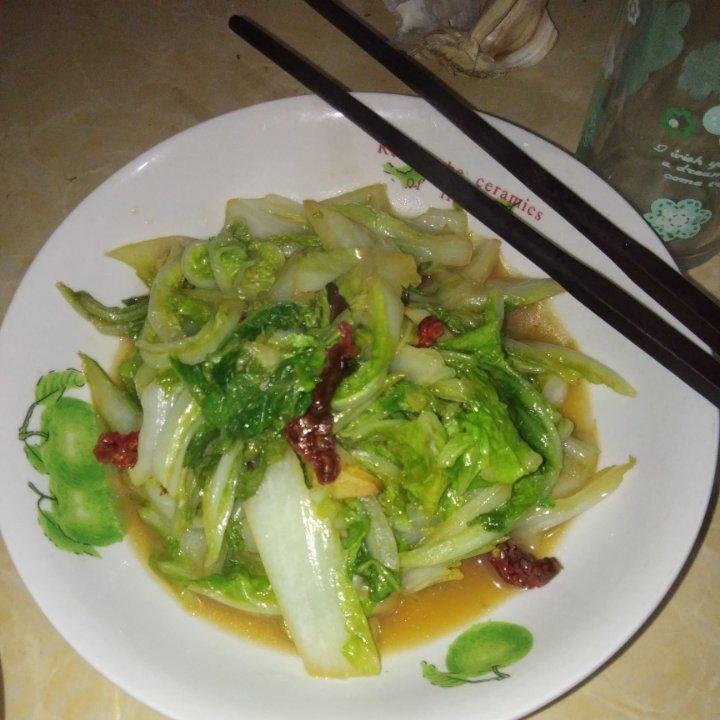 小春初入江湖做的酸辣爽口的醋溜白菜