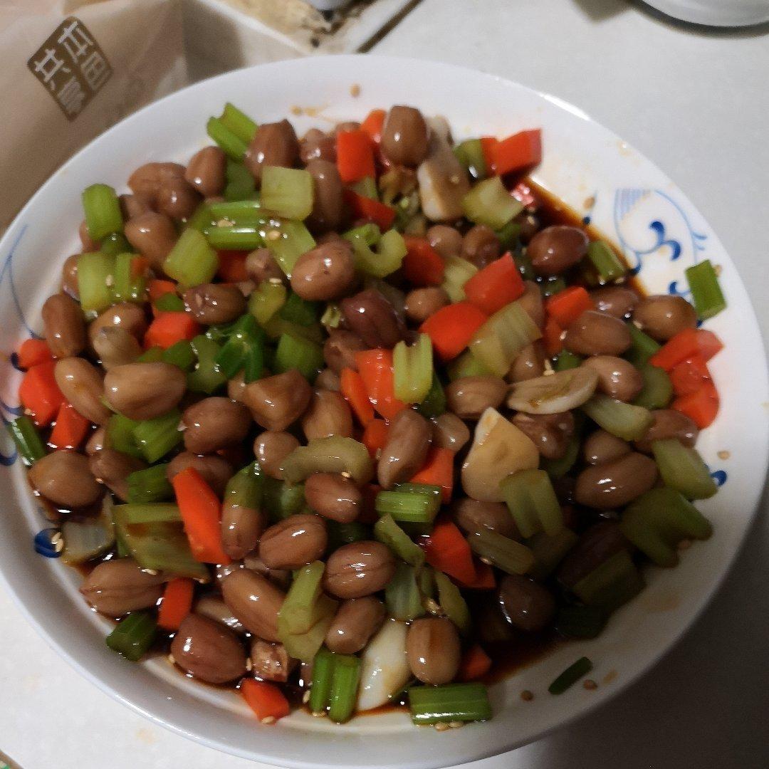 凉拌芹菜花生米胡萝卜