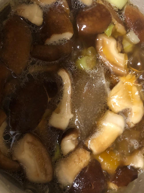 鸡腿炖香菇粉条