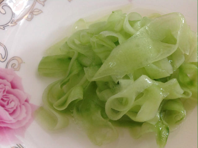 简单的高颜值~蜂蜜拌黄瓜