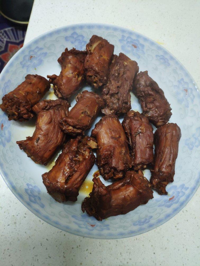 香辣卤鸭脖