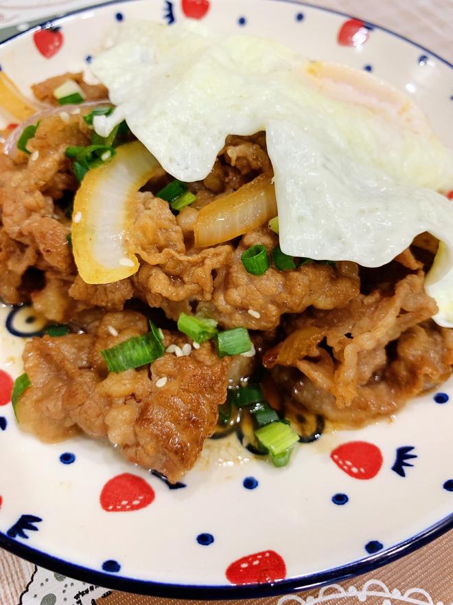 日式牛丼饭浇头比食其家都要好吃【升级版】（洋葱炒和牛）的做法