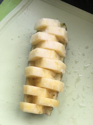 方便食用且美观的「菠萝🍍切法」的做法 步骤6