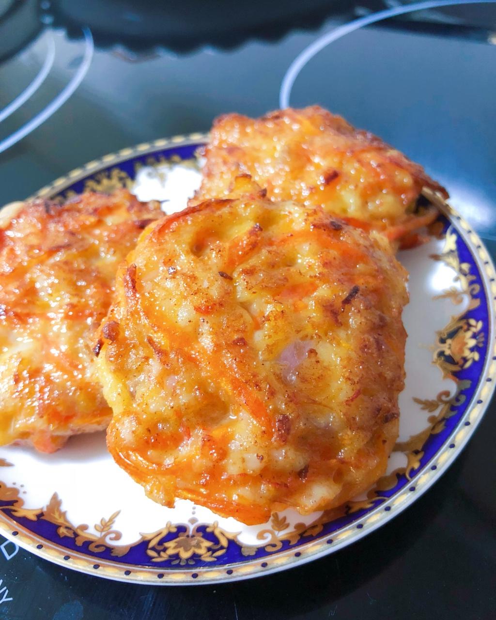 邵栎洪做的胡萝卜鲜虾饼