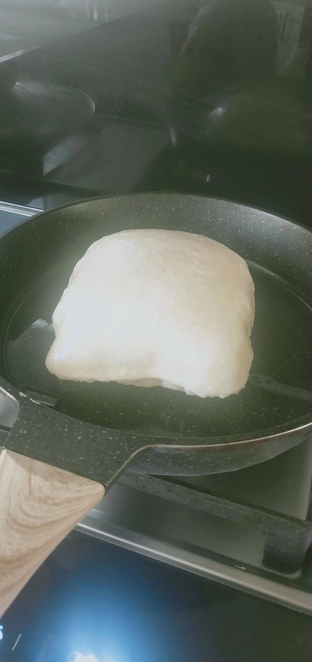 鼓大泡的鸡蛋灌饼
