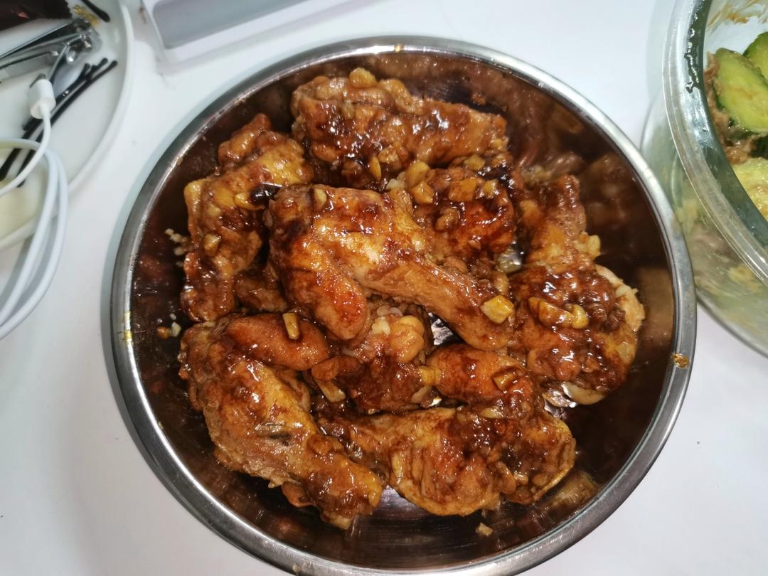 不要再可乐鸡翅了，求求你试试蒜香鸡翅吧，香味捅破天花板！