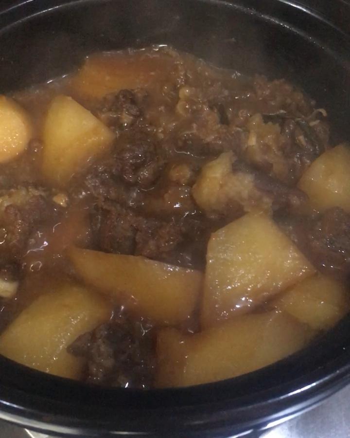 萝卜焖牛腩