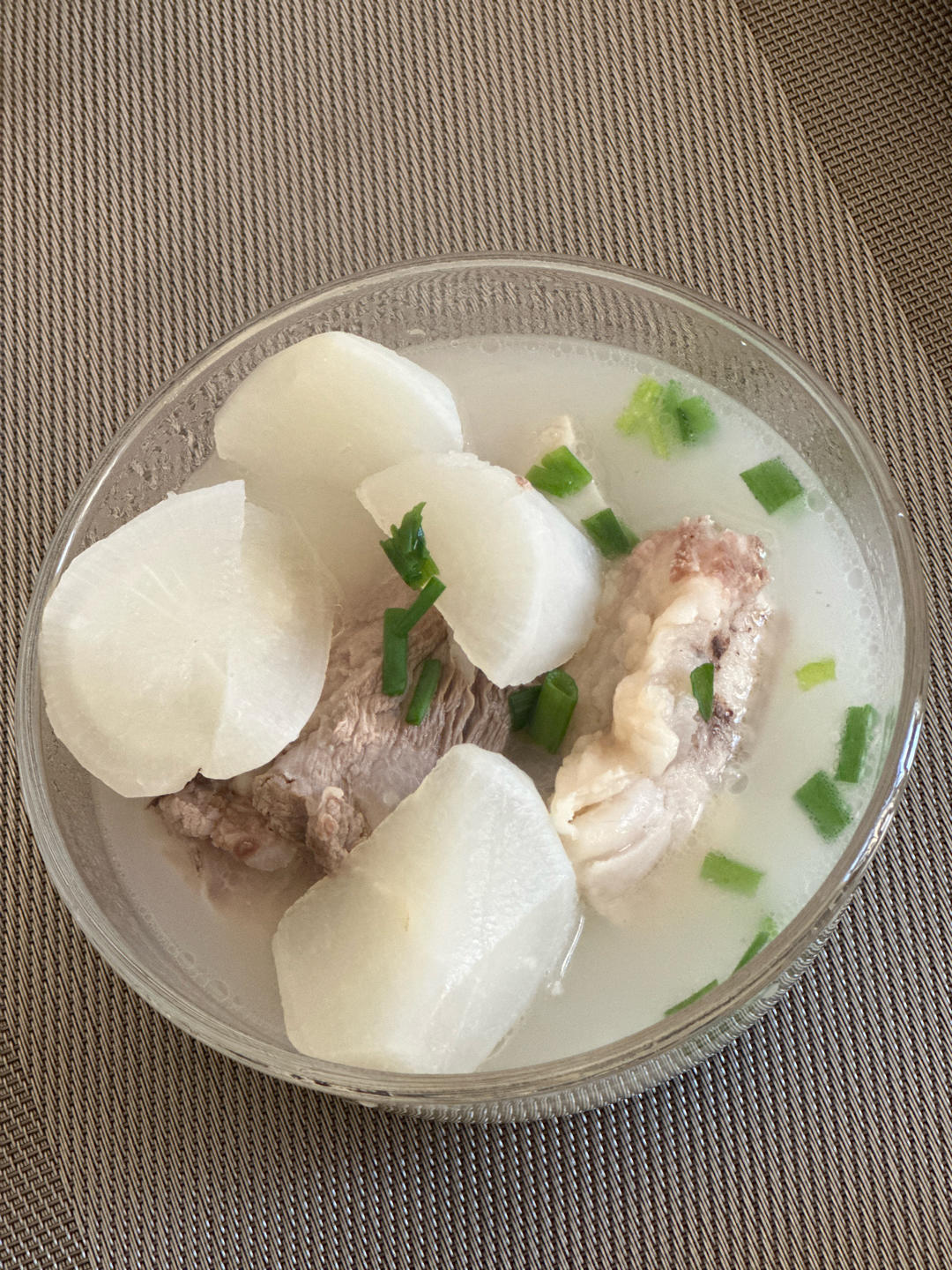 来个冬季简单de萝卜骨头汤