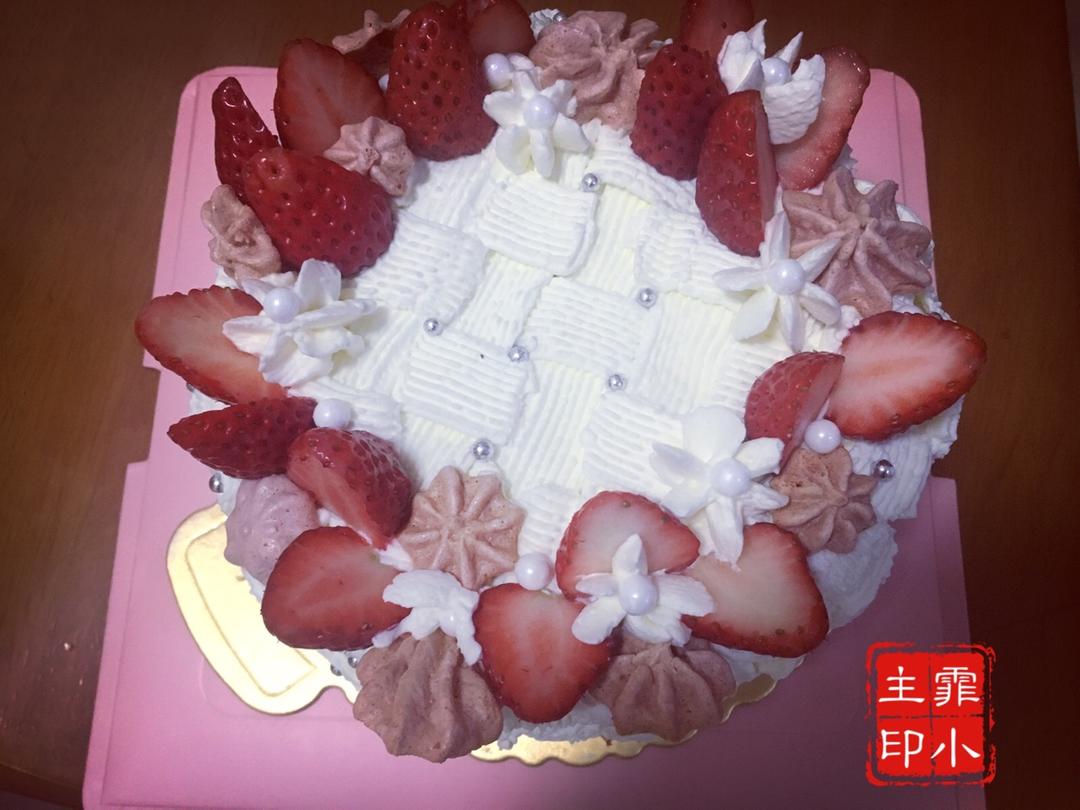粉红优格鲜奶油蛋糕