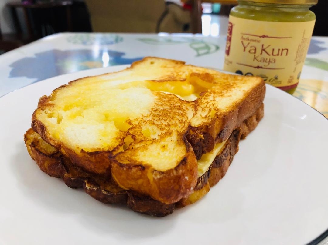 蛋香黄油吐司