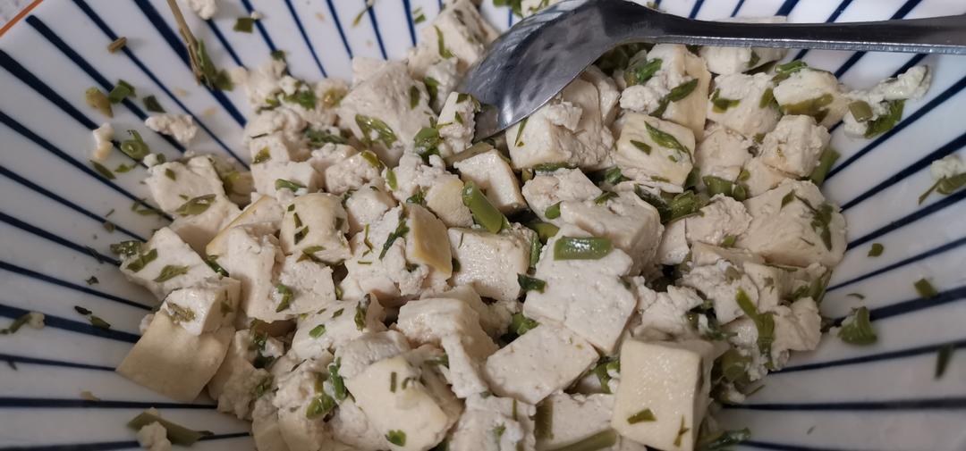 舌尖上的春天之香椿芽拌豆腐