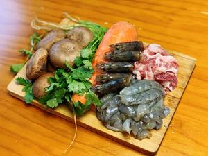 冬菇豆腐鲜虾瘦肉粥的做法 步骤1