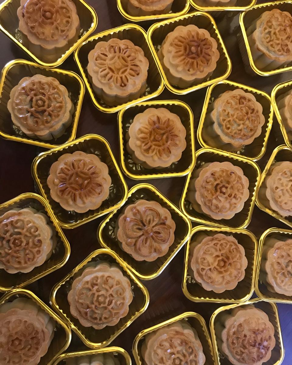 广式莲蓉（豆沙）蛋黄月饼（超详细步骤）