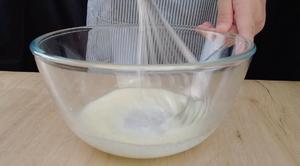 斑斓榴莲蛋糕卷的做法 步骤1