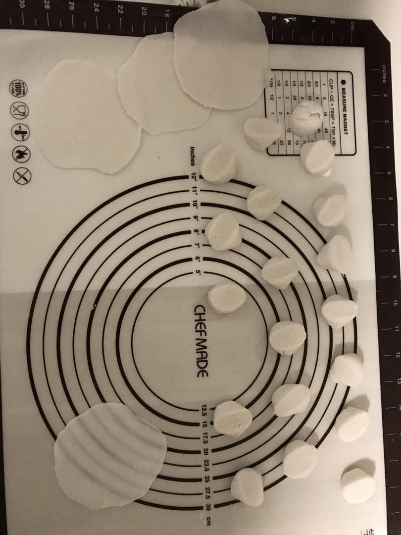 晶莹剔透的爱心花样水晶虾饺
