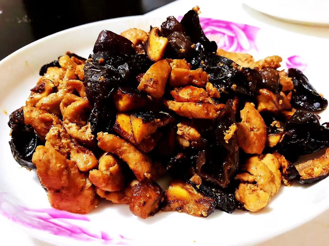 香菇木耳炒肉