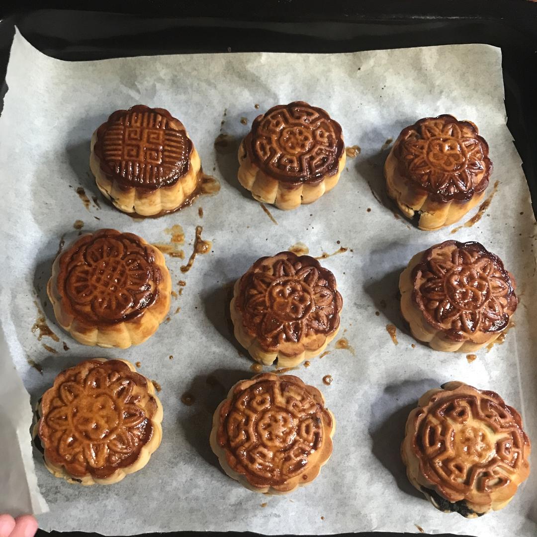 广式月饼—蛋黄莲蓉月饼