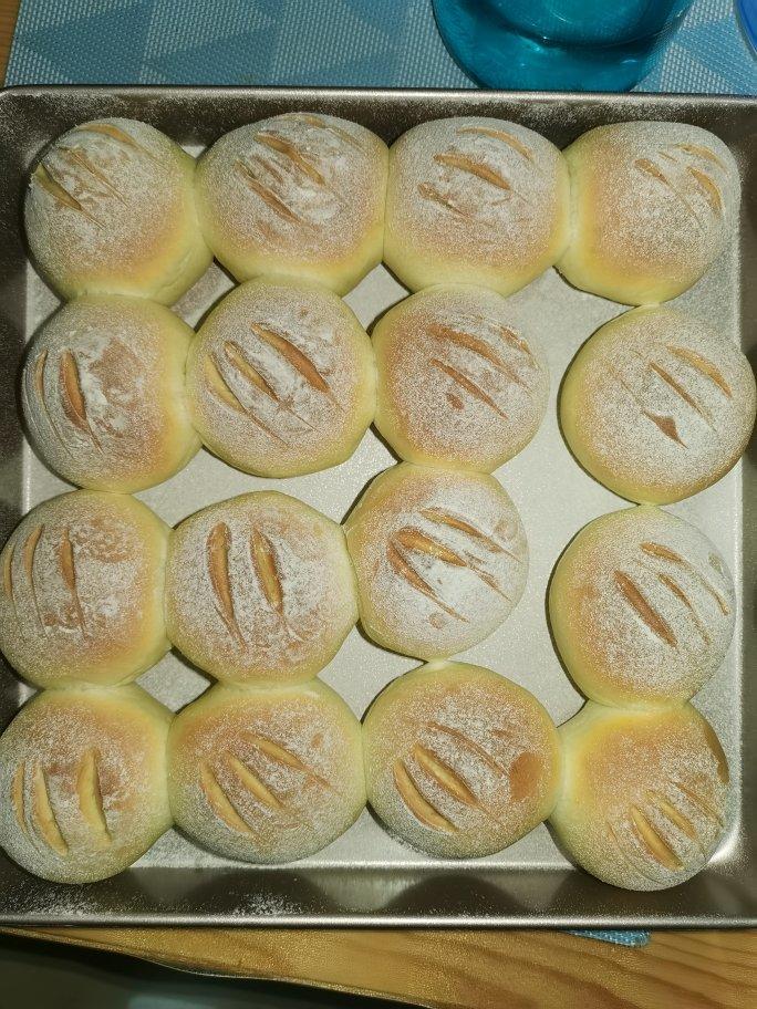 一次发酵，松软拉丝的牛奶小餐包