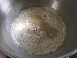 🥛奶香松软的小面包🍞的做法 步骤1
