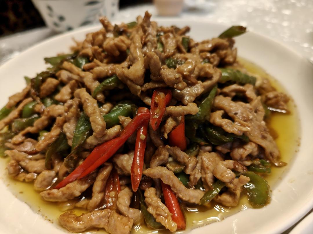 经典的家常菜，青椒炒肉丝，简单的食材也能做出如此美味