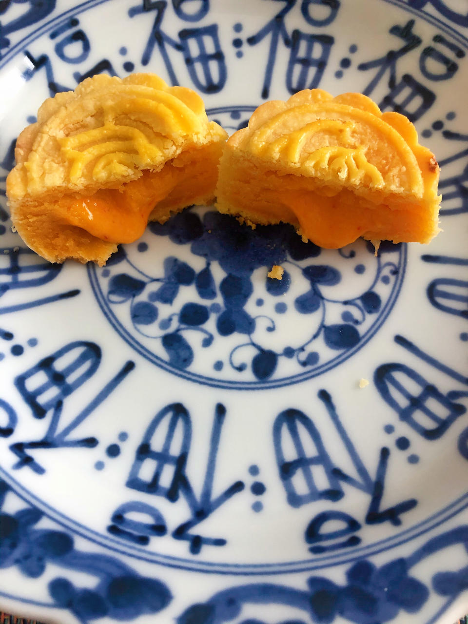 💃奶黄流心月饼——这是可以让你坐稳朋友圈厨霸位置的月饼🥮，没人点赞算我输👎
