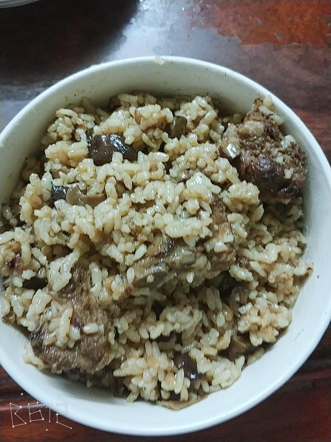 喷香排骨焖饭（爆好吃）