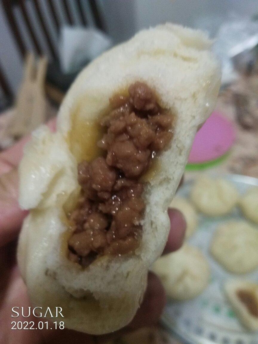 云朵般松软爆浆蜜汁叉烧包